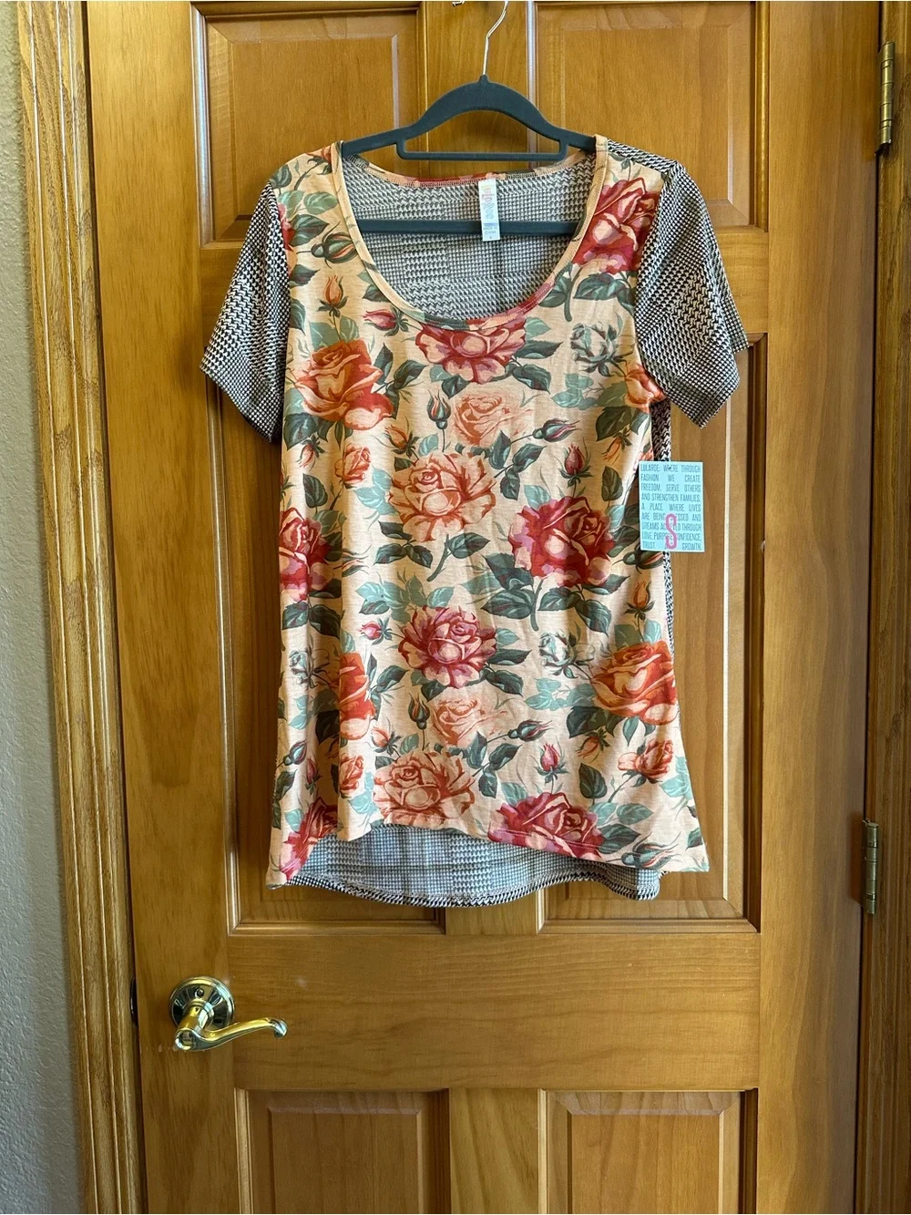 LuLaRoe Classic T Peach Floral Scoop Neck Top with Black-and-White Sleeve Accent